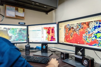 Перед предупреждением о цунами,