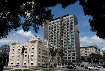 Отель, строящий