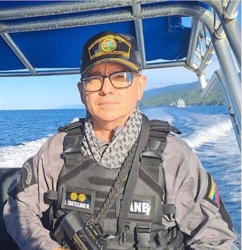 Адмирал Леонардо Альберто поднятся