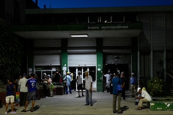 Пенсионеры ждут открытия