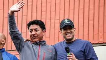 Pumari и Camacho приветствуют