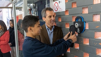 Студенты уходят в