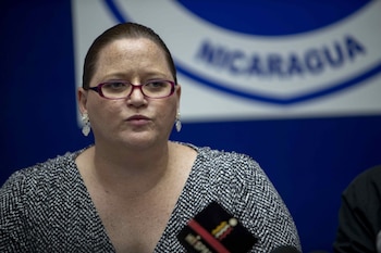 Мария Амелия Коронель занимает