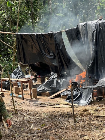 Военные уничтожили лагерь.