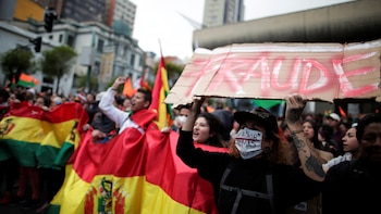 Женщина проявляется против