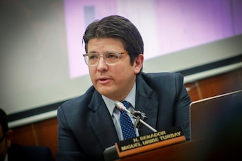 Мигель Урибе в Сенате