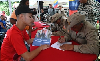 Хотя некоторые пришли добровольно к