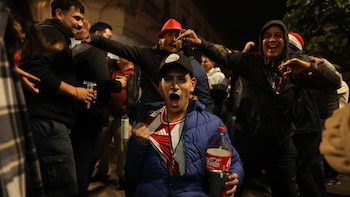 Поклонники Paraguay празднуют