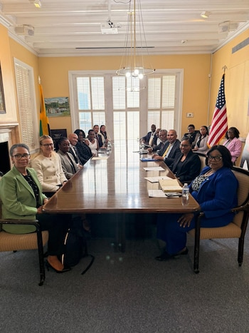 Послы из стран