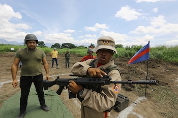 Члены национальной милиции