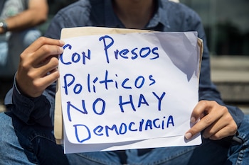 Плакат протестующего