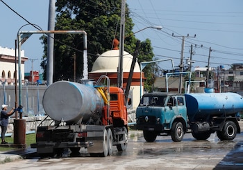 Танки грузовики загружены