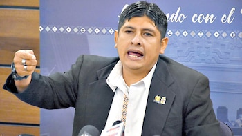 Официальный депутат был защитником