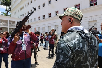 Офицер говорит