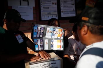 Избирательное жюри показывает