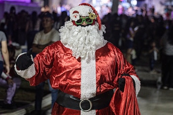 Человек, замаскированный под папа