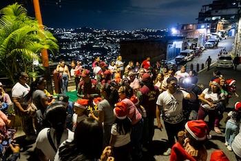 Люди участвуют в вечеринках