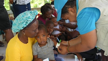 Ребенка обследуют на