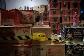 Фотография, на которой видны коробки.