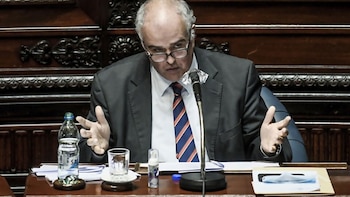 Густаво Пенадес был законодателем.