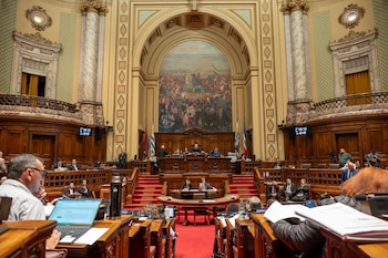 Правящая партия должна искать поддержки