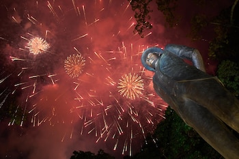 Фейерверк взорвался над