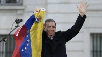 Эдмундо Гонсалес Уррутиа был