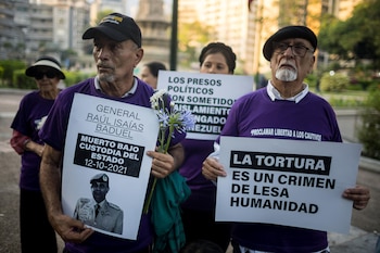 Десятки родственников заключенных