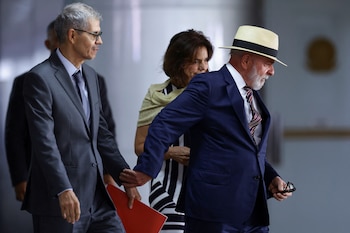 Министр Сидонио Пальмира, ответственный