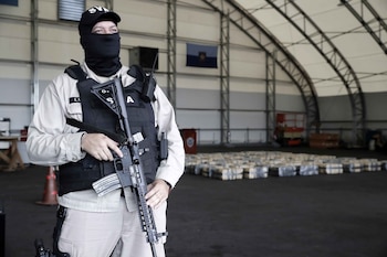 Полиция охраняет 2024 килограмма