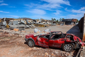 Остались поврежденные или перевернутые автомобили
