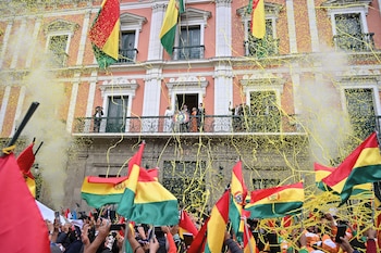 Сотни боливийцев приехали