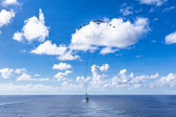 Первые движения авианосца