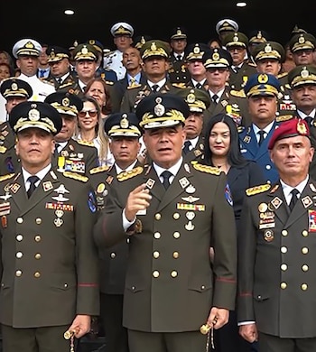 Открывается высокий военный купол