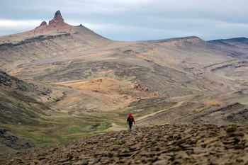 Исследователь проходит по
