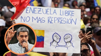 Всего было более 2400 человек.