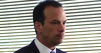 Джон Полит был выделен