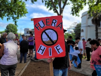 Протестующие в Колоне против