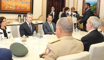 Пит Хегсет во время встречи