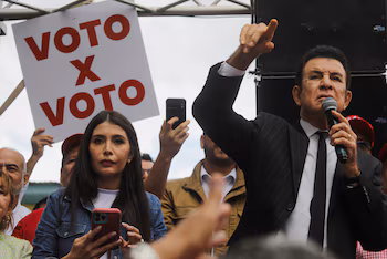 Кандидат в президенты Сальвадор Насралла,