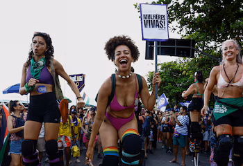 "живые женщины" был девиз