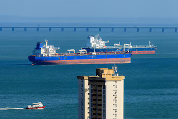 Поток венесуэльской сырой нефти