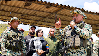 Диосдадо Кабельо с солдатами