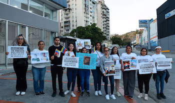 Родственники политзаключенных требуют