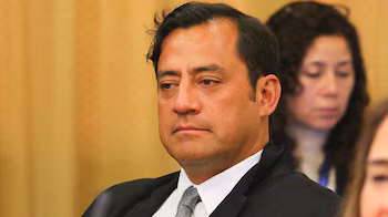 - спросил депутат Хотуити Теао.