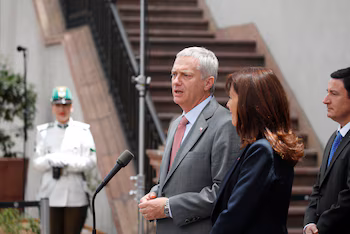 Избранный президент Хосе Антонио