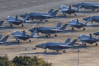 Работа персонала на самолетах