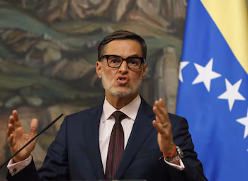 Феликс Пласенсиа занял пост канцелярии.