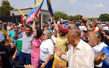 Олбани Кольменарес и Николл Артеага,