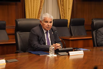 Президент Хосе Рауль Мулино